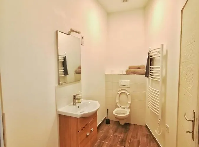 Poirot Apartament Erd