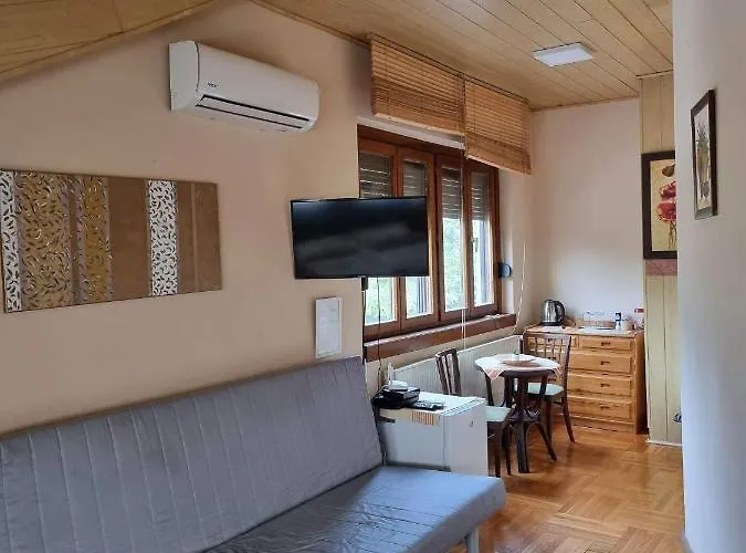 Poirot Apartament Erd